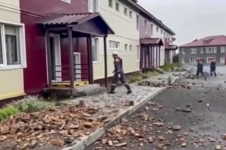 Un séisme de magnitude 7,4 a déjà frappé la région samedi, à une profondeur de 39,5 km, à 111 km à l'est de Petropavlovsk-Kamtchatsky (archives). KEYSTONE/EPA RUSSIAN EMERGENCIES MINISTRY/HANDOUT